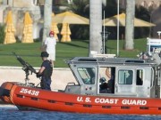 Thế giới - Vệ sĩ cầm súng máy hạng nặng kè kè bên con trai Trump