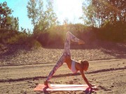 Thể thao - Nữ phi công đẹp tuyệt trần với tư thế Yoga gây sốt