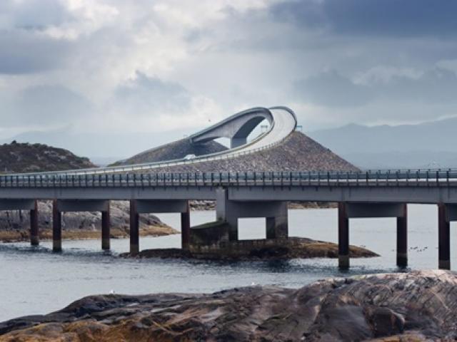 Du lịch - 15 cây cầu "điên rồ" và đáng sợ nhất thế giới (P.1)