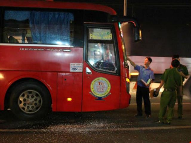 Pháp luật - Nhóm giang hồ chặn xe khách, hăm dọa tài xế