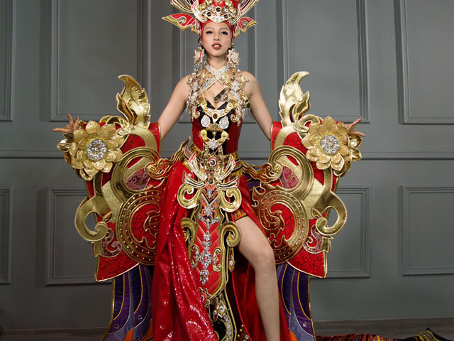 Người mẫu - Hoa hậu - Khả Trang giật giải Trang phục đẹp nhất HH Siêu quốc gia