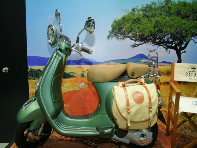 Thế giới xe - Ngắm Vespa LVX150 3Vie Safari, Vespa PX125 trình làng