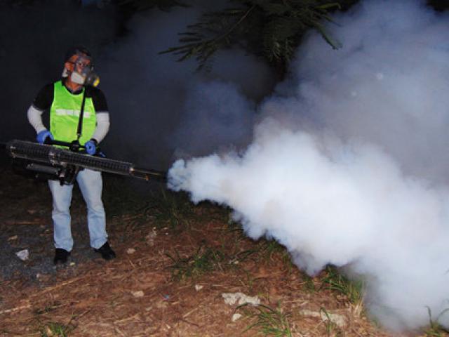 TP.HCM thí điểm phun thuốc muỗi bằng kỹ thuật khói nóng