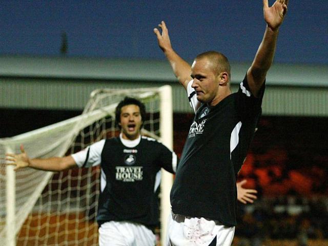 Bóng đá - Bàn thắng độc: Cú đá 11m "ảo diệu" nhất lịch sử