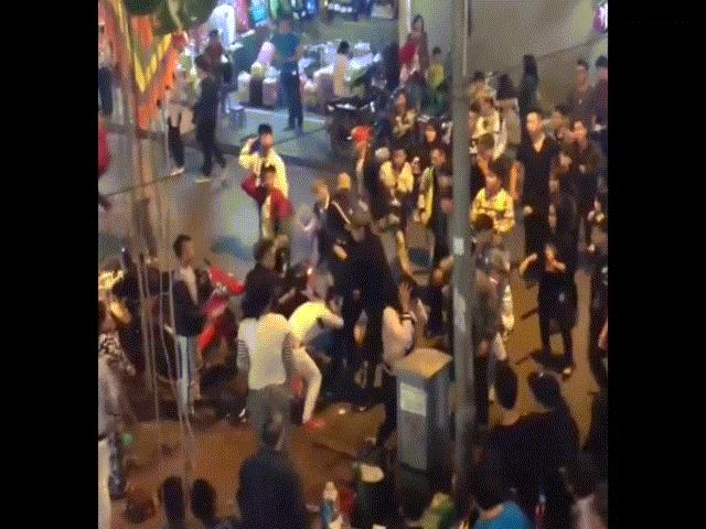 Pháp luật - Mâu thuẫn Facebook, 40 thiếu niên "đại náo" phố đi bộ