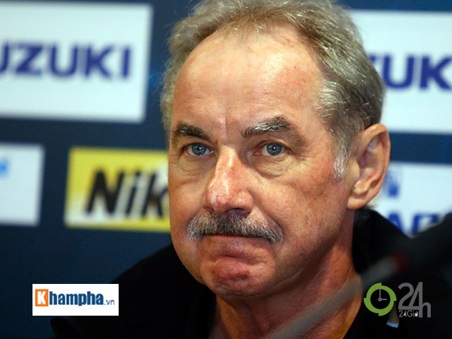 Bóng đá - HLV Alfred Riedl: VFF không nên sa thải HLV Hữu Thắng