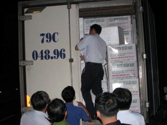 Thị trường - Tiêu dùng - Hơn 50 triệu tôm giống chưa kiểm dịch tuồn vào Bạc Liêu