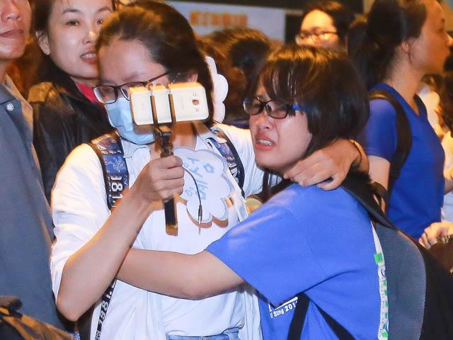 Ca nhạc - MTV - Fan Việt oà khóc khi gặp thành viên Super Junior