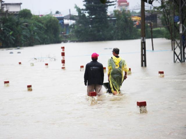 Tin tức trong ngày - Thêm 2 học sinh bị lũ cuốn ở Bình Định