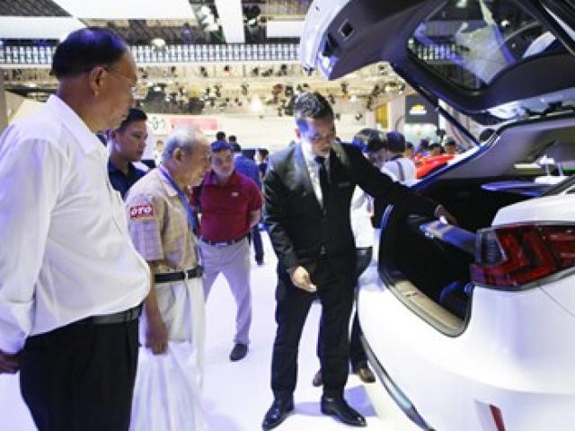 Thị trường - Tiêu dùng - Giá xe hạ, doanh nghiệp vẫn chờ… giảm thuế