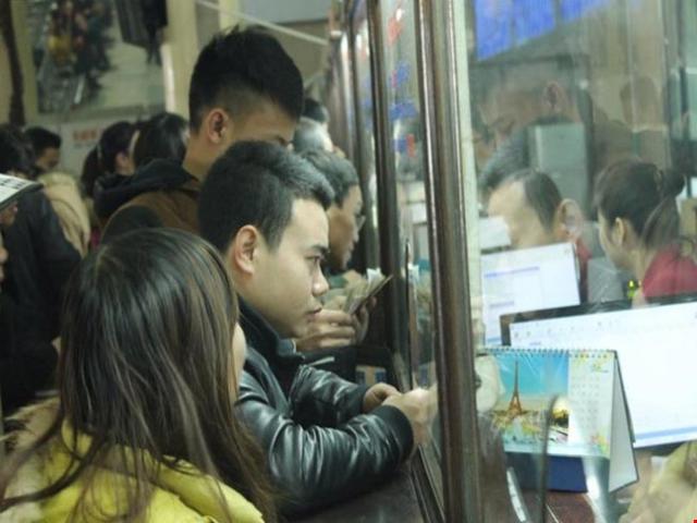 Thị trường - Tiêu dùng - Cảnh báo hành khách mua vé tàu giá 'cắt cổ'
