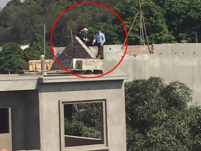 Pháp luật - Nghe Chủ tịch huyện, nghi can giết vợ hạ đao đầu hàng