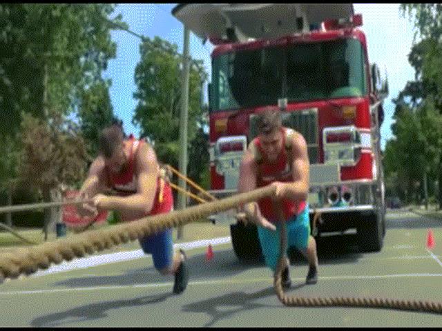 Thể thao - Kỷ lục sức mạnh: Huynh đệ kéo băng băng xe 86 tấn