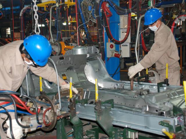 Thị trường - Tiêu dùng - Hạ thuế, phí có cứu được ô tô nội?