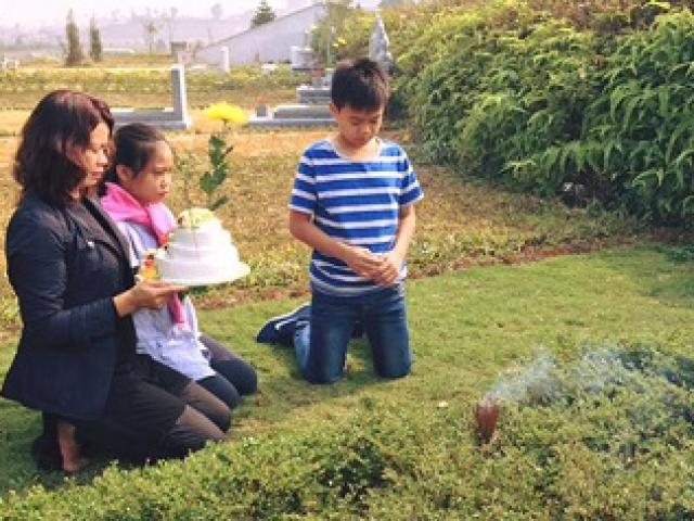 Ca nhạc - MTV - Vợ con và fan đến viếng mộ, mừng sinh nhật Trần Lập