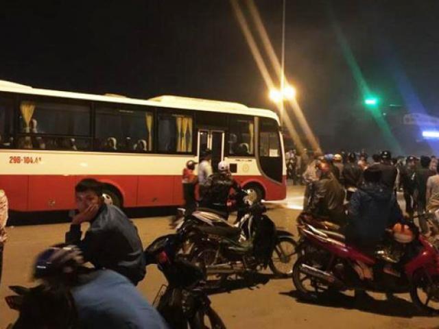 Tin tức trong ngày - Xe khách tông người đàn ông bay 20m, tử vong tại chỗ