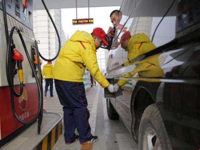 Thị trường - Tiêu dùng - Giá dầu thế giới tăng cao nhất trong một năm rưỡi
