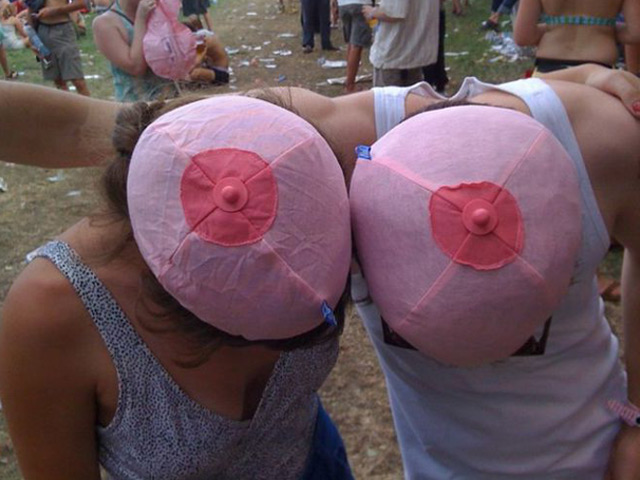 Tranh vui - Anh em "giật mình" với những bức hình khó đỡ