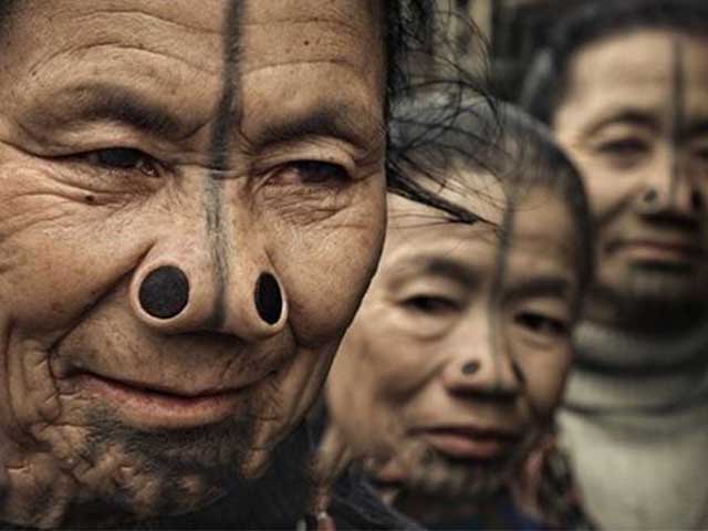 Bí quyết làm đẹp - Chuyện lạ về tộc người chuyên "nút cánh mũi như hà mã" "