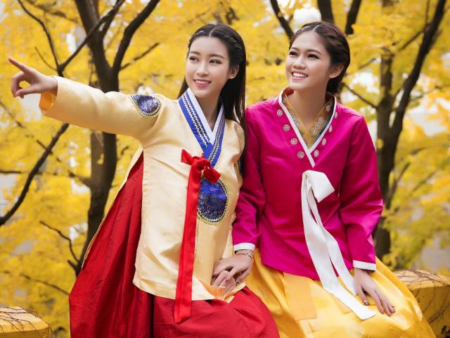 Mỹ Linh, Thanh Tú diện Hanbok đẹp không kém mỹ nhân Hàn Quốc