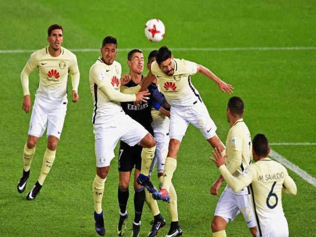 Bóng đá - Ghi bàn tranh cãi, Ronaldo hú hồn nhờ công nghệ