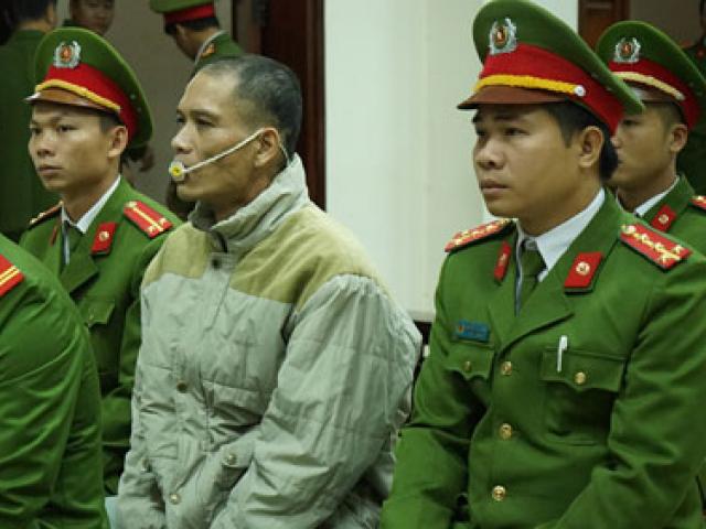 Kẻ gây thảm án ở Quảng Ninh ngậm vật lạ ra tòa