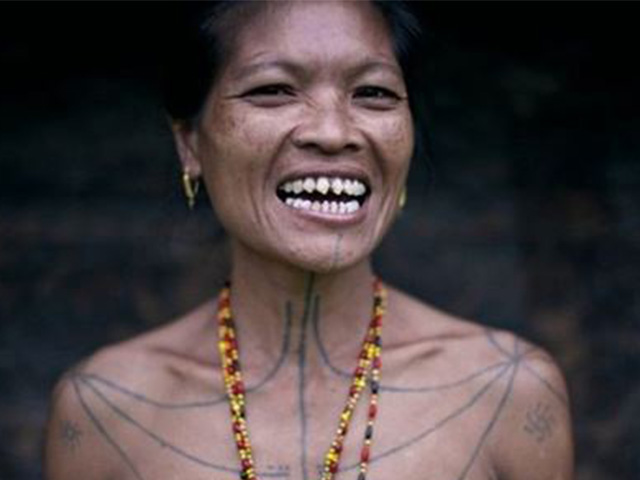 Bí quyết làm đẹp - Kỳ dị cách mài răng "cá mập" gia tăng nhan sắc của người Mentawai