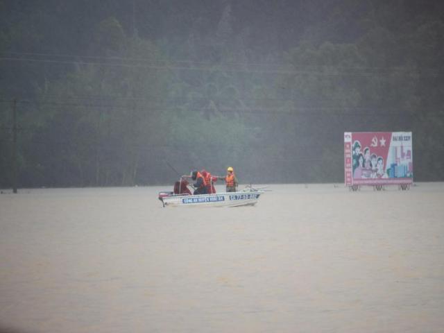 Tin tức trong ngày - Lũ lịch sử trong 30 năm qua: Người Bình Định điêu đứng