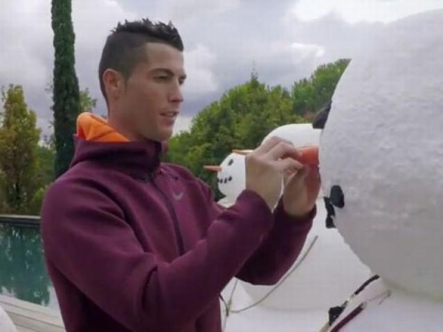 Bóng đá - Ronaldo luyện đá phạt cực đỉnh với “Người tuyết”
