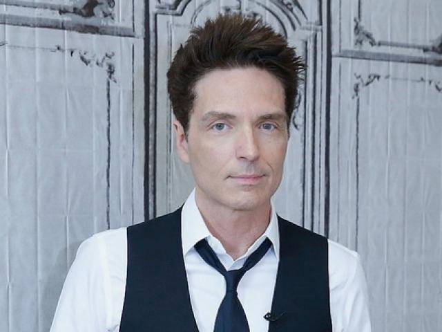 Ca nhạc - MTV - Giọng ca "Right here waiting for you" sang Việt Nam biểu diễn