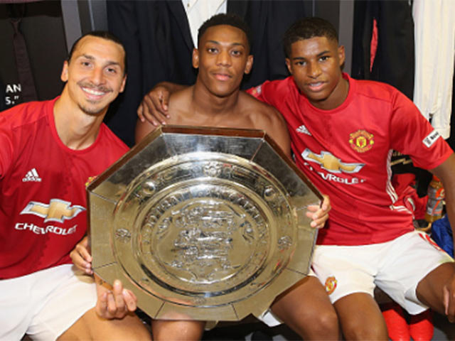 Bóng đá - MU: "Ông già" Ibra rực sáng, lo thế hệ Rashford, Martial