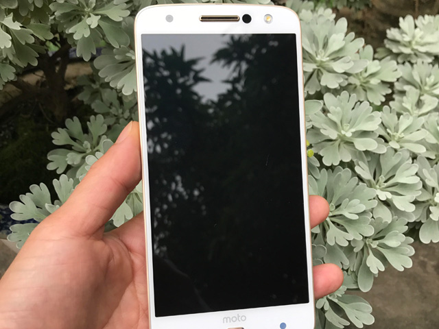 Dế sắp ra lò - Đánh giá Moto Z: Thiết kế siêu mỏng, ấn tượng