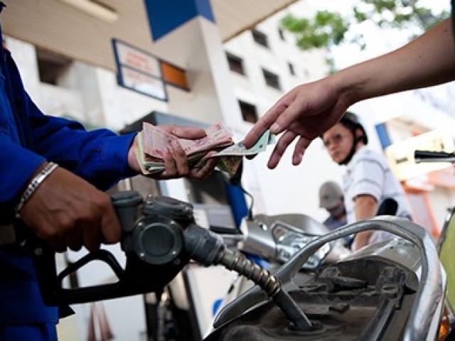 Thị trường - Tiêu dùng - Hôm nay giá xăng có thể tăng đến 900 đồng/lít