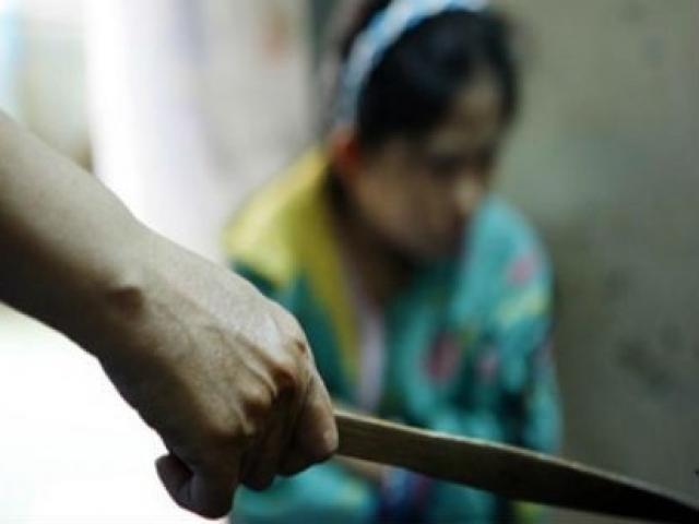 Pháp luật - Ghen tuông dùng dao đâm vợ rồi đến công an đầu thú