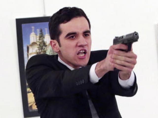 Thế giới - Điều gì khiến viên cảnh sát Thổ bắn chết đại sứ Nga?