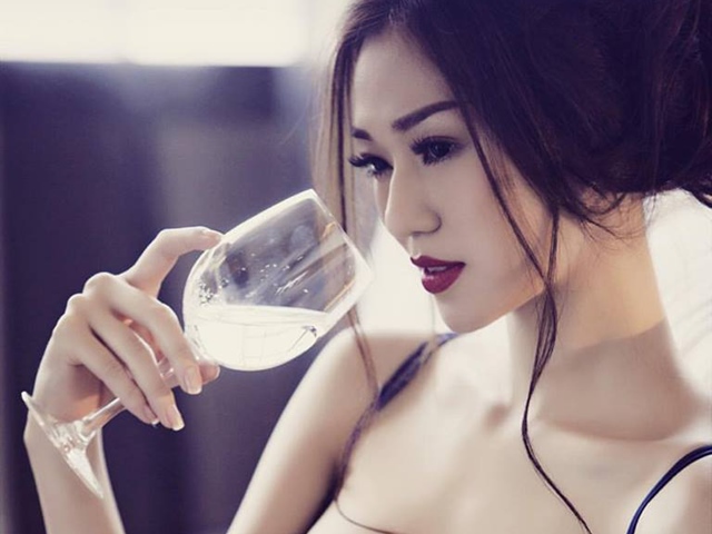 Người mẫu - Hoa hậu - Khánh My: "Tôi có tiền, học thức, không ai mua tôi được"