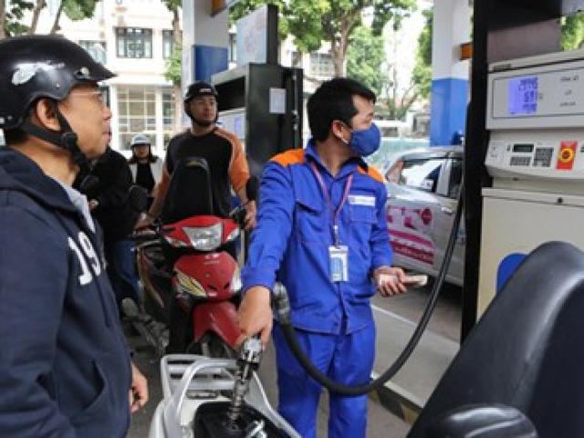 Thị trường - Tiêu dùng - Xăng dầu đồng loạt tăng giá mạnh: Doanh nghiệp sản xuất, vận tải kêu trời