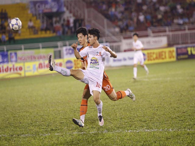 Bóng đá - Công Phượng solo “xé nát” hàng thủ U21 Gangwon