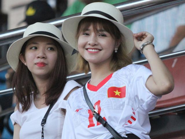 Bóng đá - Người đẹp “tỏa nắng” trên khán đài, Công Phượng “nổ súng”