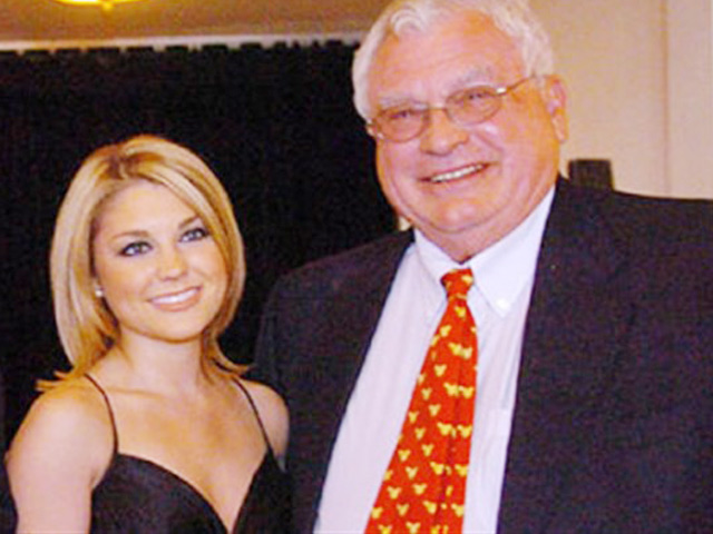 Phim - 23 tuổi cưới tỷ phú 84 tuổi, người đẹp nhận cái kết đắng