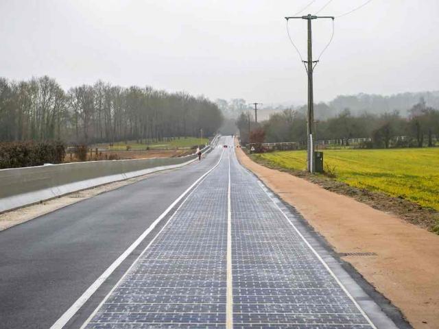 Thế giới - Đường phủ pin năng lượng mặt trời đầu tiên thế giới