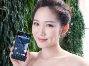 Thời trang Hi-tech - Dàn chân dài siêu gợi cảm bên smartphone