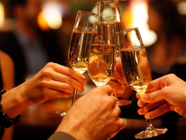 Tin tức trong ngày - Nhậu trong giờ làm việc, bí thư xã bị kỷ luật