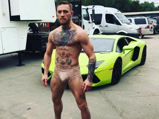 Thể thao - "Gã điên" McGregor cởi trần khoe thân, thách thức Mayweather