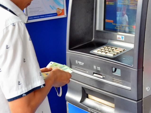 Kinh doanh - Chi tiền thưởng Tết ngay tại doanh nghiệp để chống nghẽn ATM