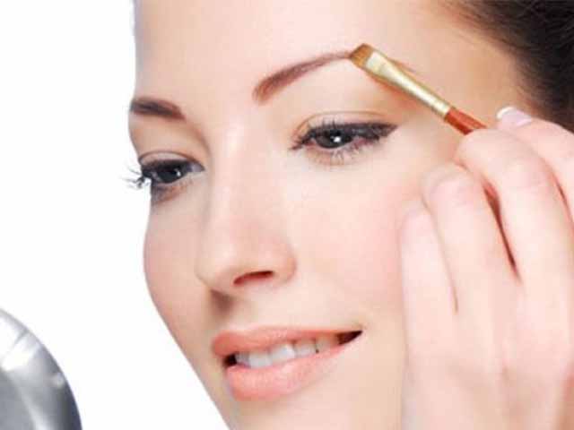 Làm đẹp - Mách bạn cách kẻ chân mày sắc cạnh, đẹp lung linh