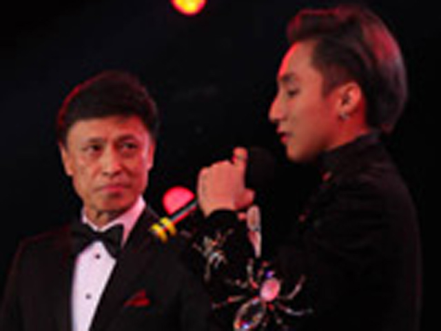 Ca nhạc - MTV - Sơn Tùng song ca "Riêng một góc trời" với Tuấn Ngọc