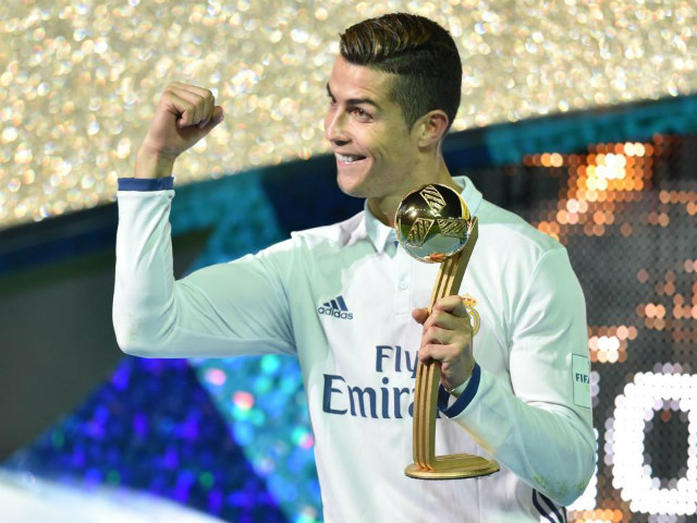 Bóng đá - Tự thưởng, Ronaldo tậu siêu xe 2,7 tỷ đi chơi Noel