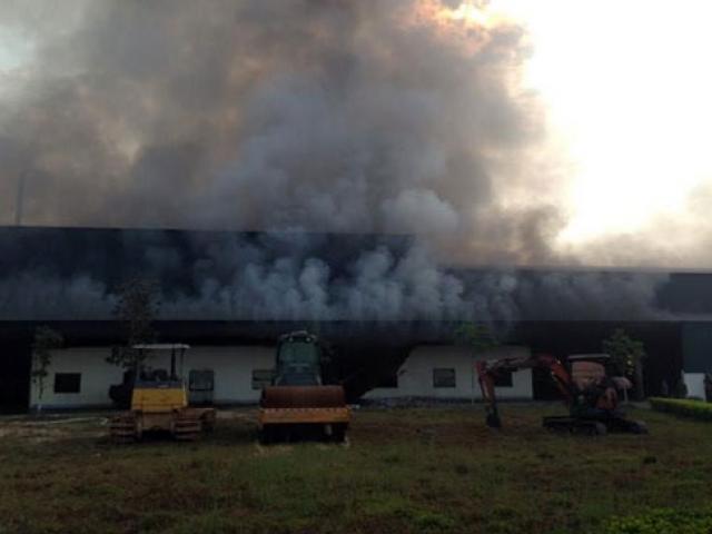 Tin tức trong ngày - Cháy lớn tại nhà máy xử lý chất thải rắn Vĩnh Phúc