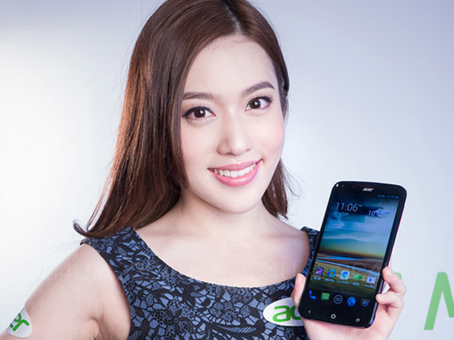 Thời trang Hi-tech - Những bóng hồng đẹp hút hồn bên smartphone